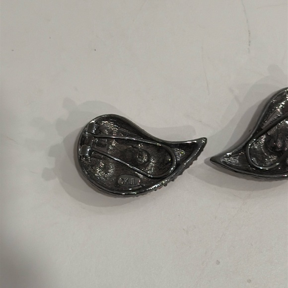 Kenneth Jay Lane Crystal Pave teardrop earrings, gunmetal and pink crystal - Picture 4 of 4